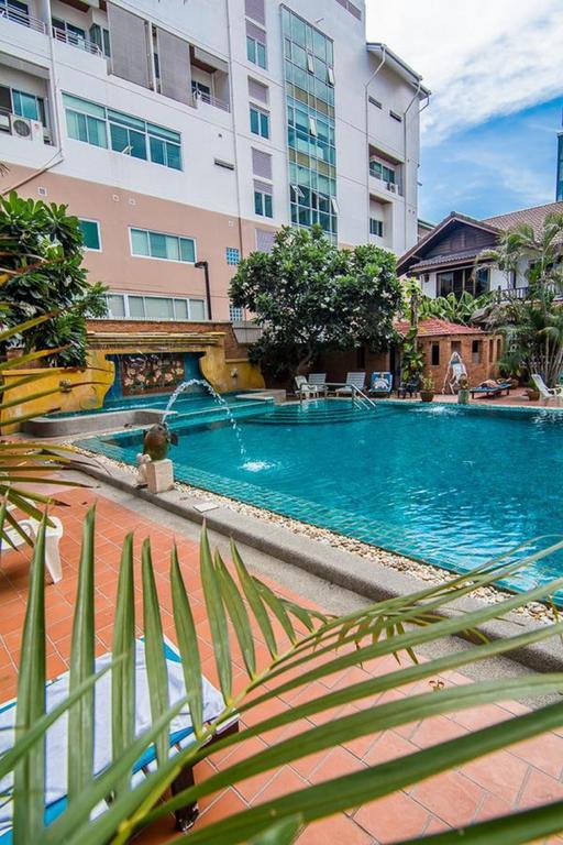 Sutus Court 4 Hotel Pattaya Eksteriør billede