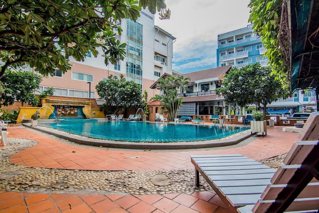 Sutus Court 4 Hotel Pattaya Eksteriør billede