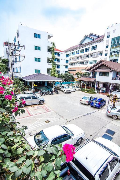 Sutus Court 4 Hotel Pattaya Eksteriør billede