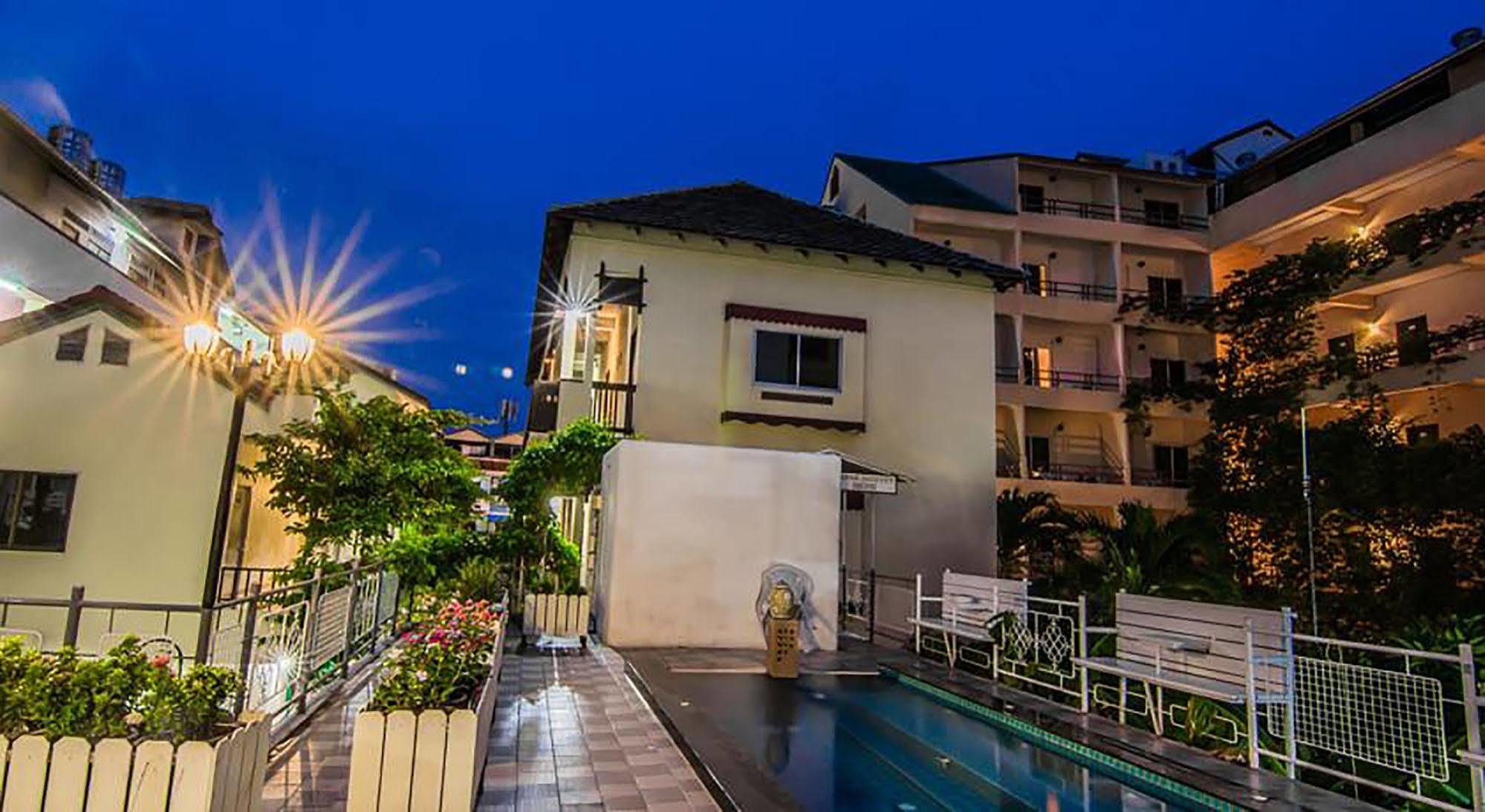 Sutus Court 4 Hotel Pattaya Eksteriør billede