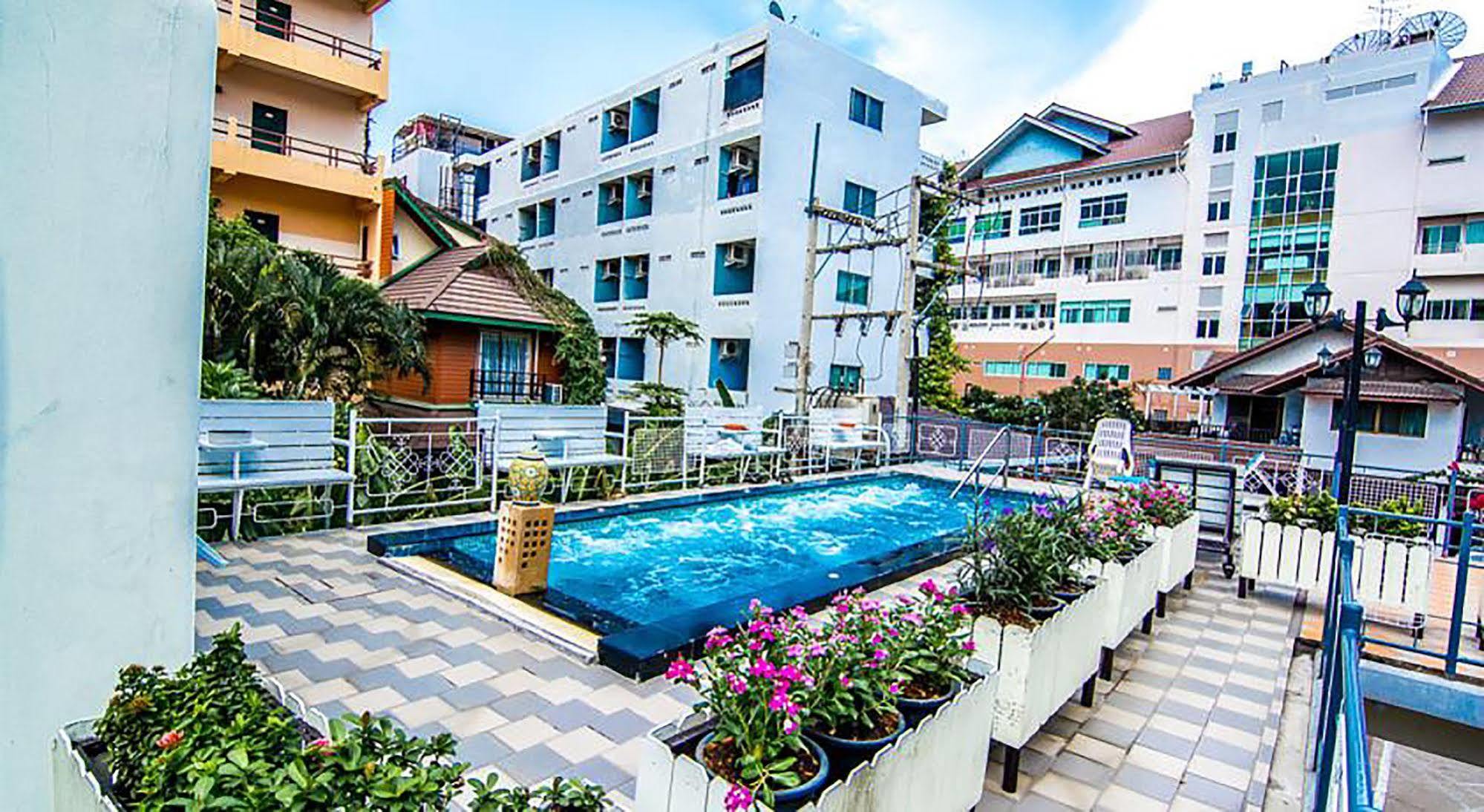 Sutus Court 4 Hotel Pattaya Eksteriør billede