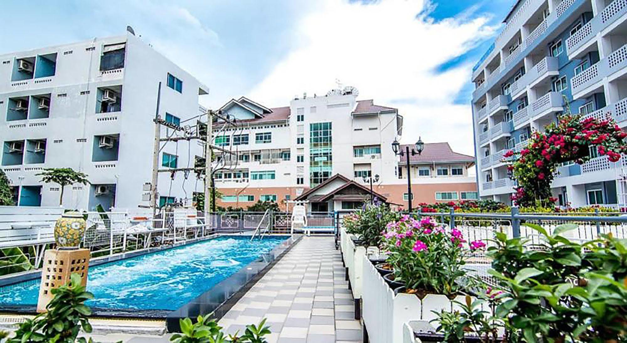 Sutus Court 4 Hotel Pattaya Eksteriør billede