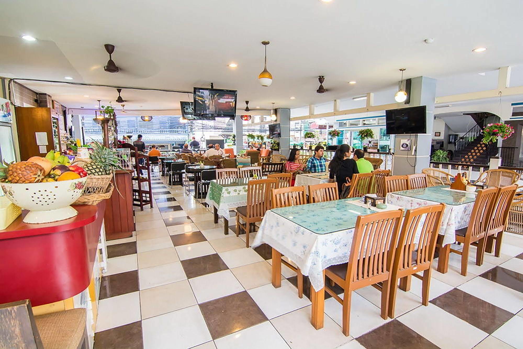 Sutus Court 4 Hotel Pattaya Eksteriør billede