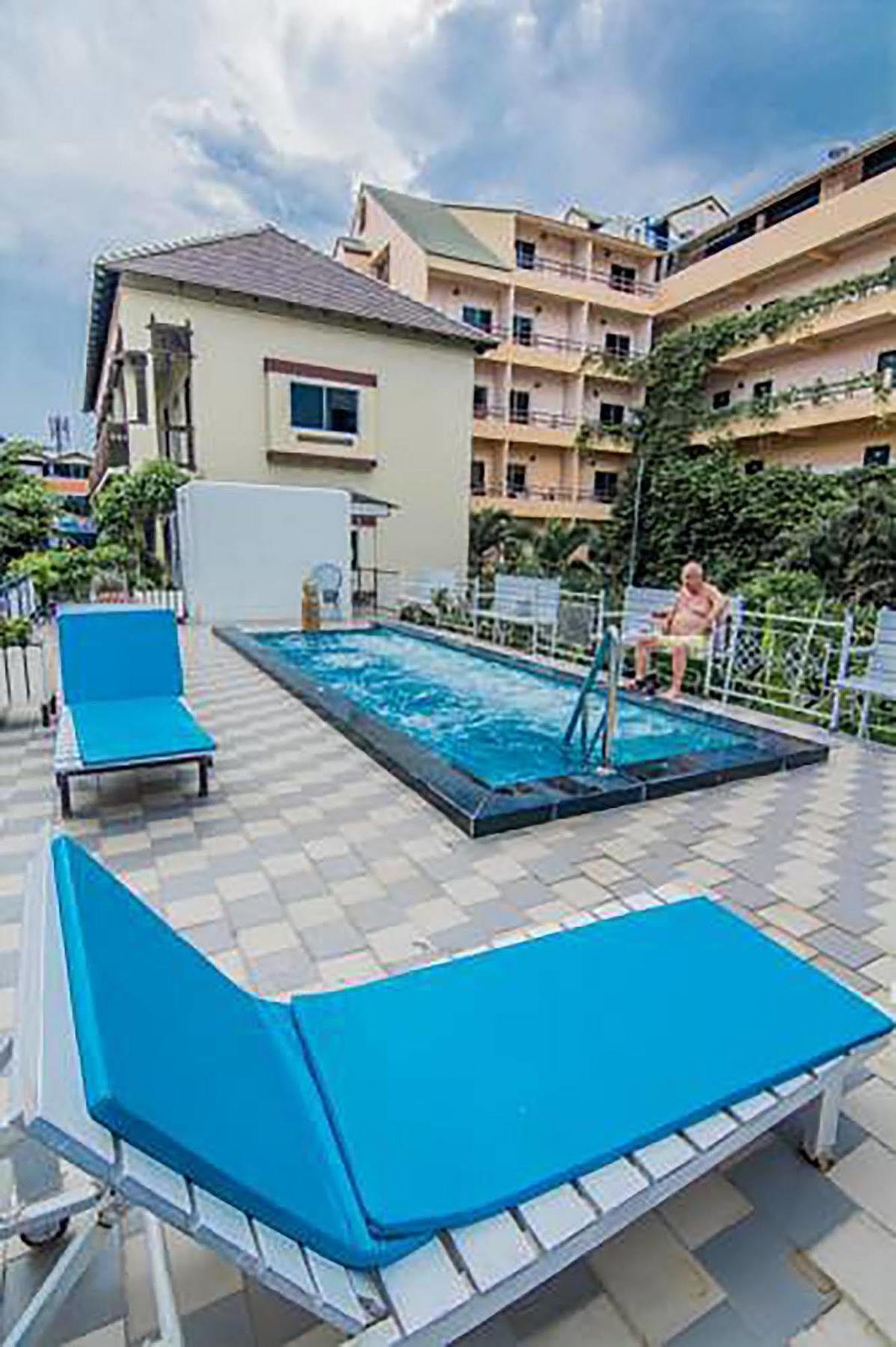 Sutus Court 4 Hotel Pattaya Eksteriør billede