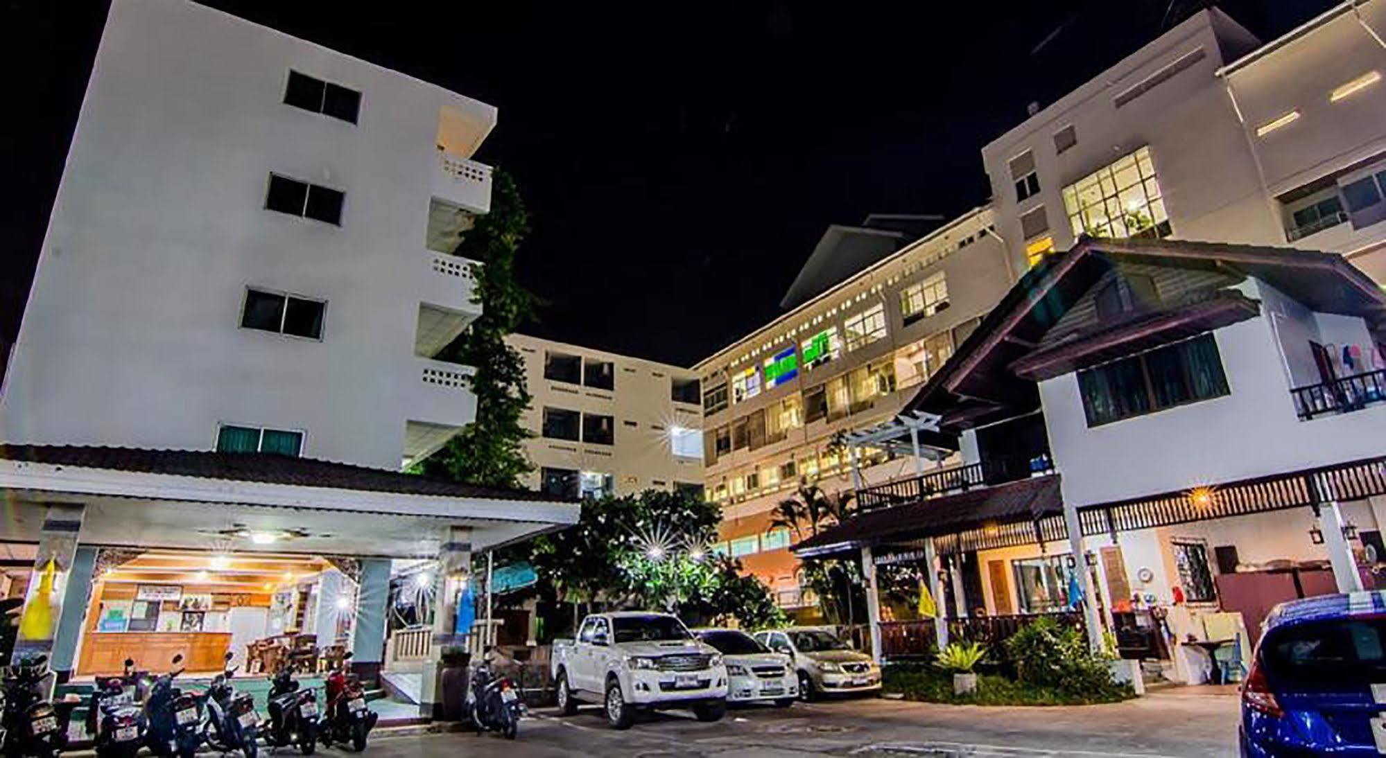 Sutus Court 4 Hotel Pattaya Eksteriør billede