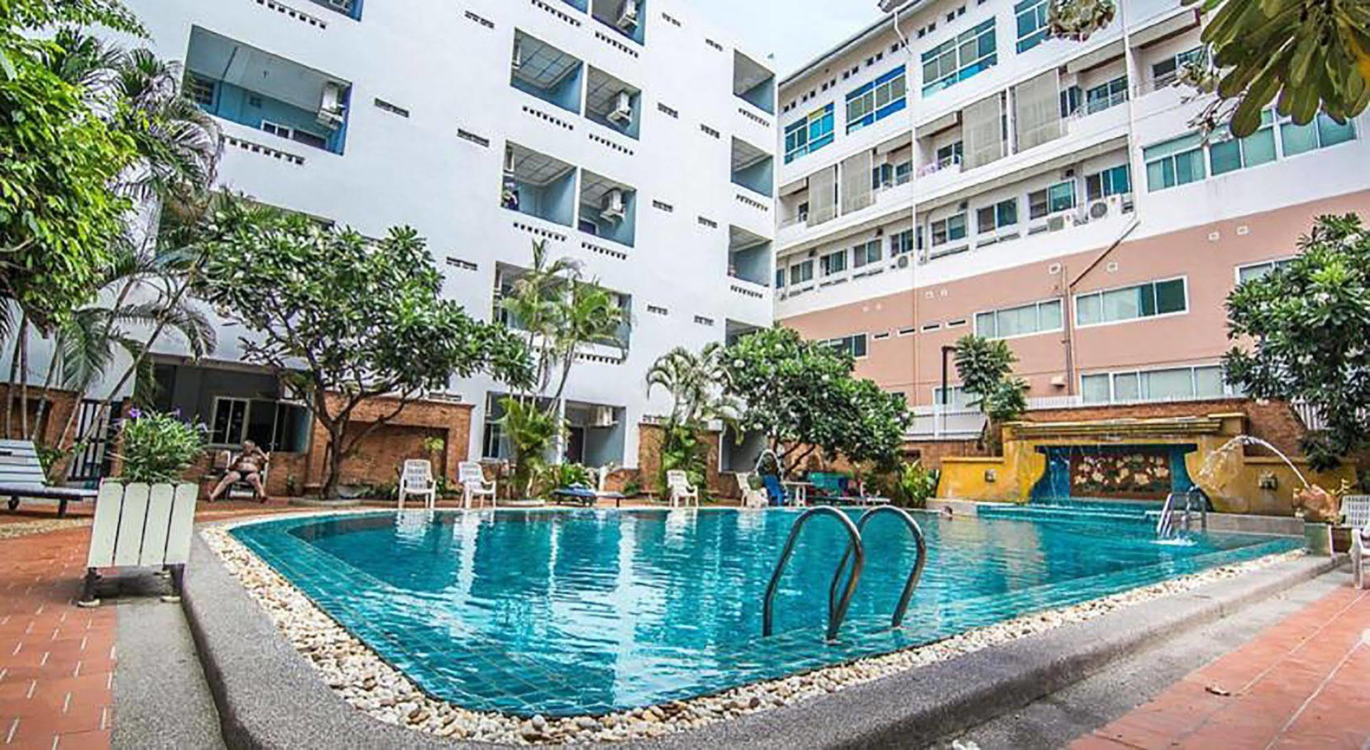 Sutus Court 4 Hotel Pattaya Eksteriør billede