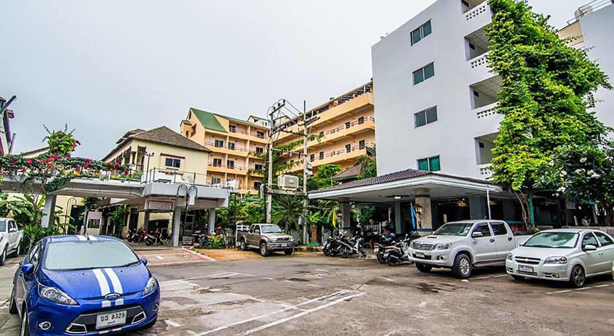 Sutus Court 4 Hotel Pattaya Eksteriør billede