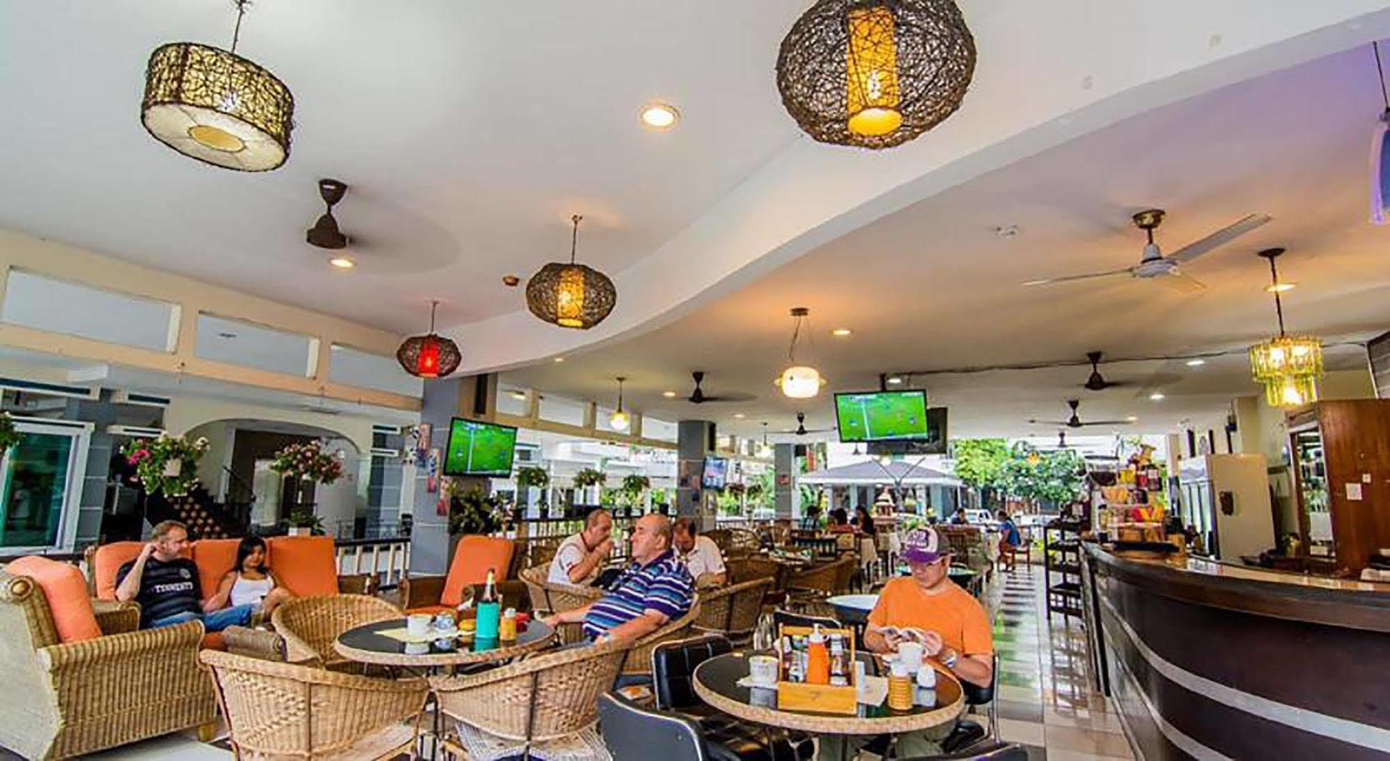 Sutus Court 4 Hotel Pattaya Eksteriør billede
