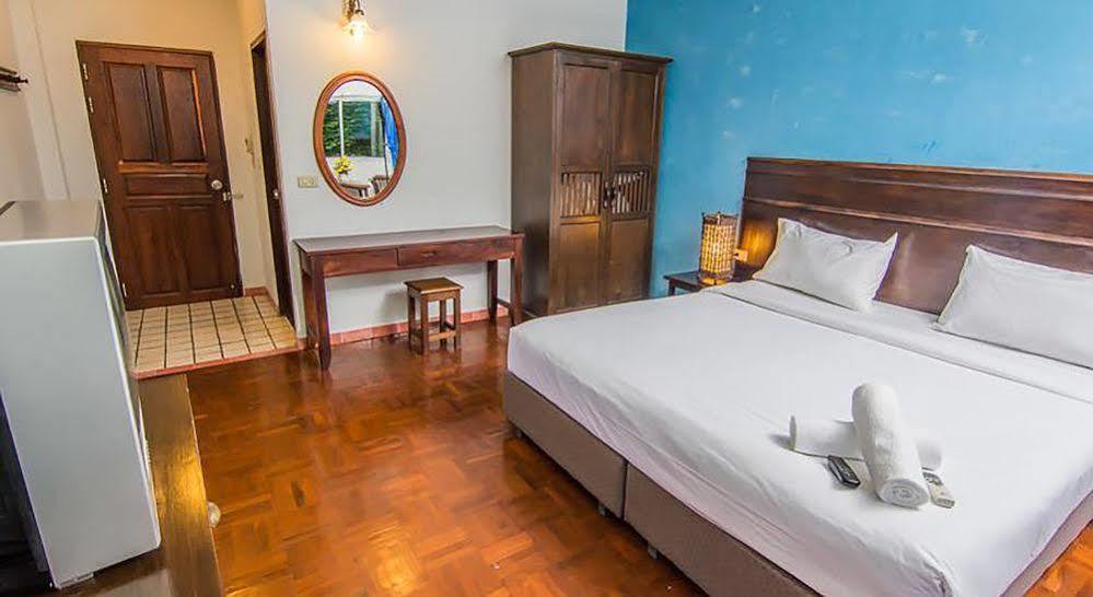 Sutus Court 4 Hotel Pattaya Eksteriør billede